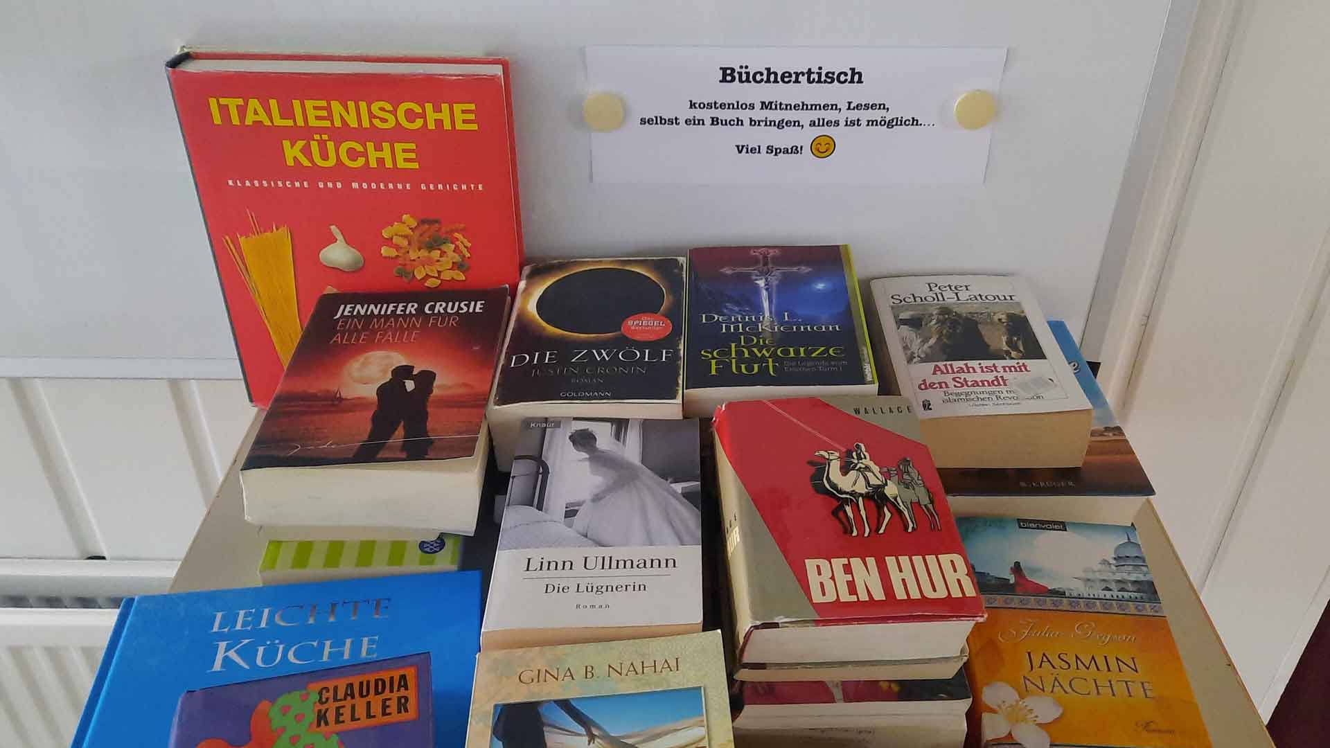 Büchertisch