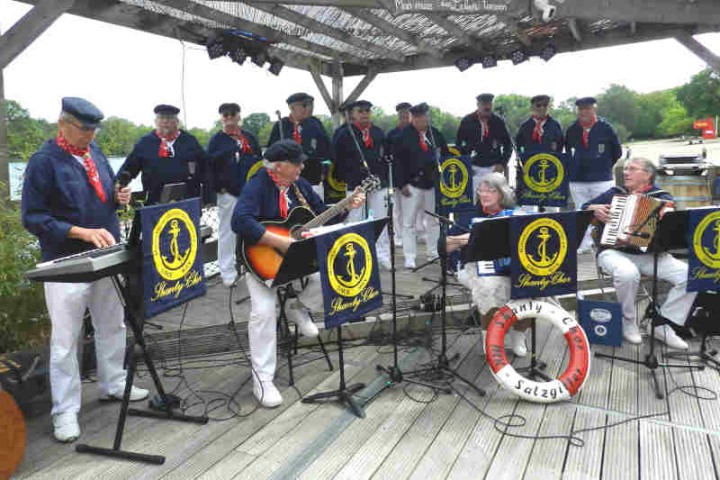 Der Shantychor der Marinekameradschaft ist im Forum zu Gast!